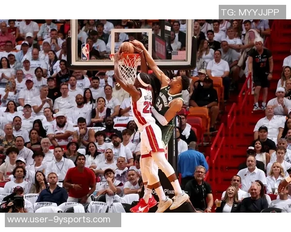 曾凡博防守失误贾里德巴特勒轻松突破上篮得分