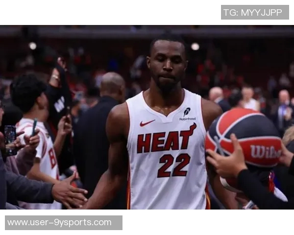 维金斯盛赞狄龙表现出色展现个人风格全方位得分能力令人印象深刻 维金斯盛赞狄龙表现出色展现个人风格全方位得分能力令人印象深刻